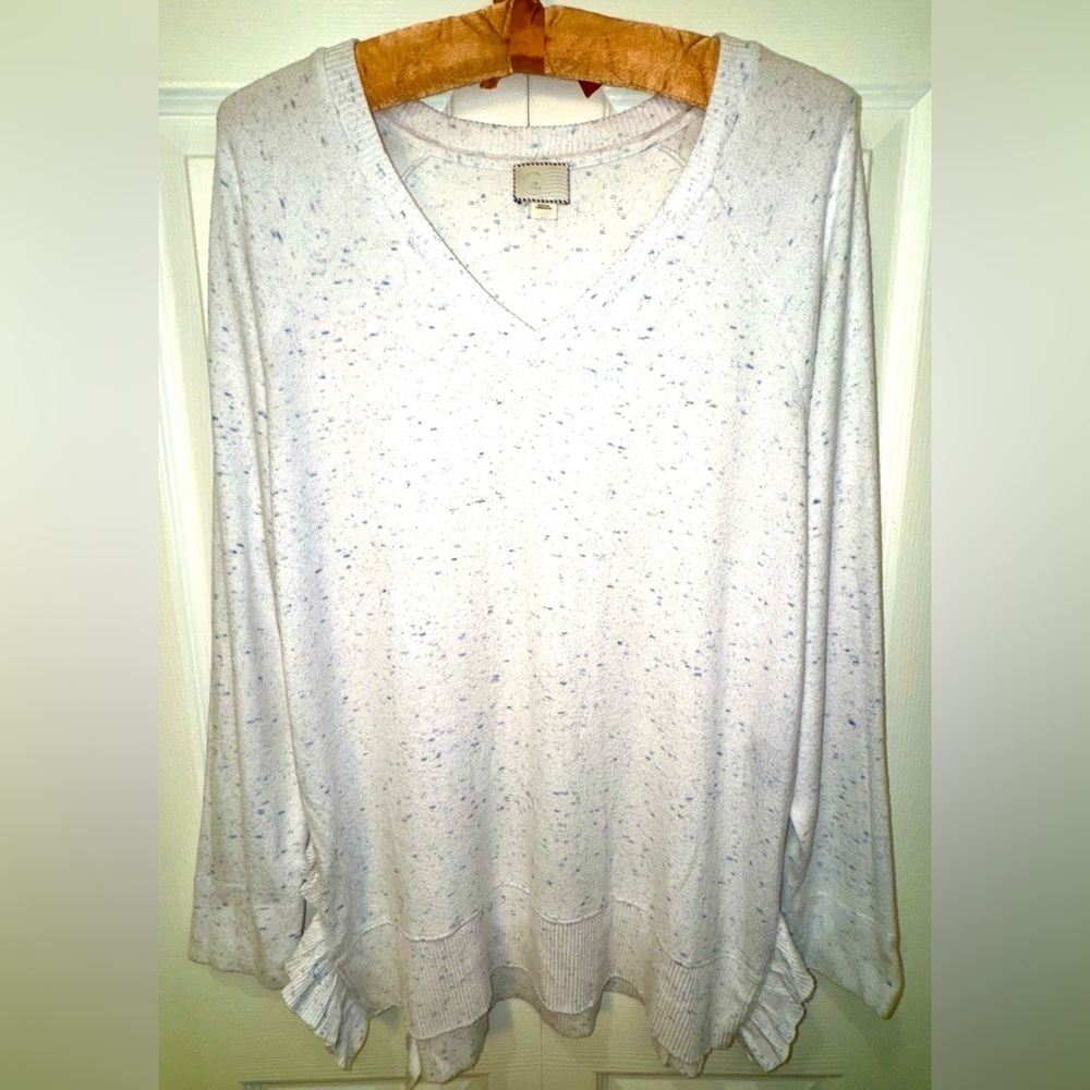 Anthropologie Postmark Gia White Blue Speckled Ruffle Hem V-Neck Sweater Small